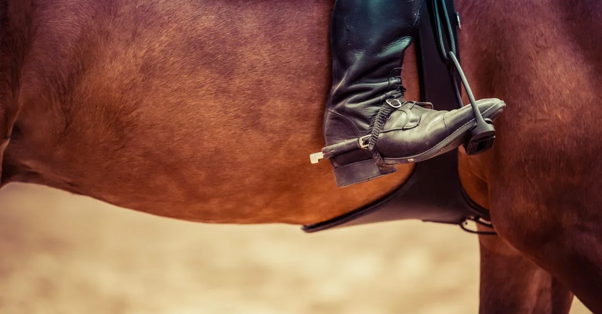 redonnez vie à votre selle en cuir grâce à une réparation soignée : couture, restauration et entretien pour retrouver confort et durabilité.